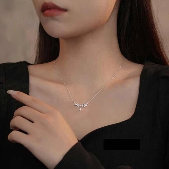 925 Sterling Silver Zircon Necklace – Elegant Leaf Pendant for Women - Picture 6 of 6